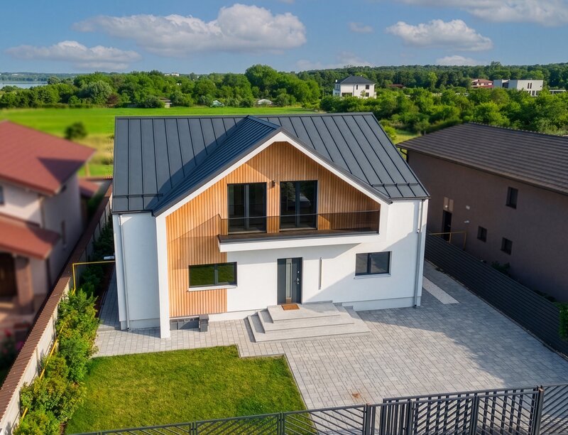 Snagov str. Zorelelor Vila P+M 4 dormit. bucatarie utilata piscina semineu