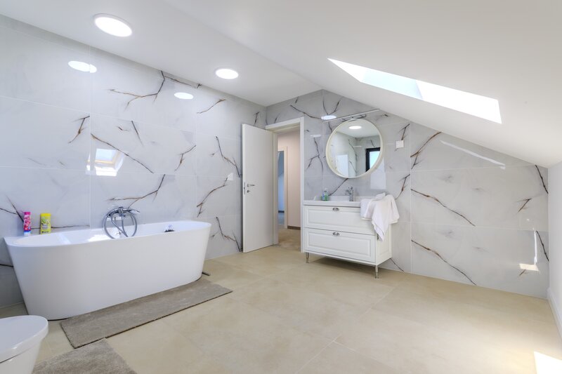 Snagov str. Zorelelor Vila P+M 4 dormit. bucatarie utilata piscina semineu